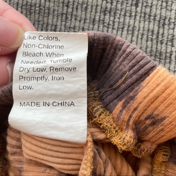 Shein Knot Waist Bleached Tie Dye Shorts Size Medium 6 - Picture 8 of 8